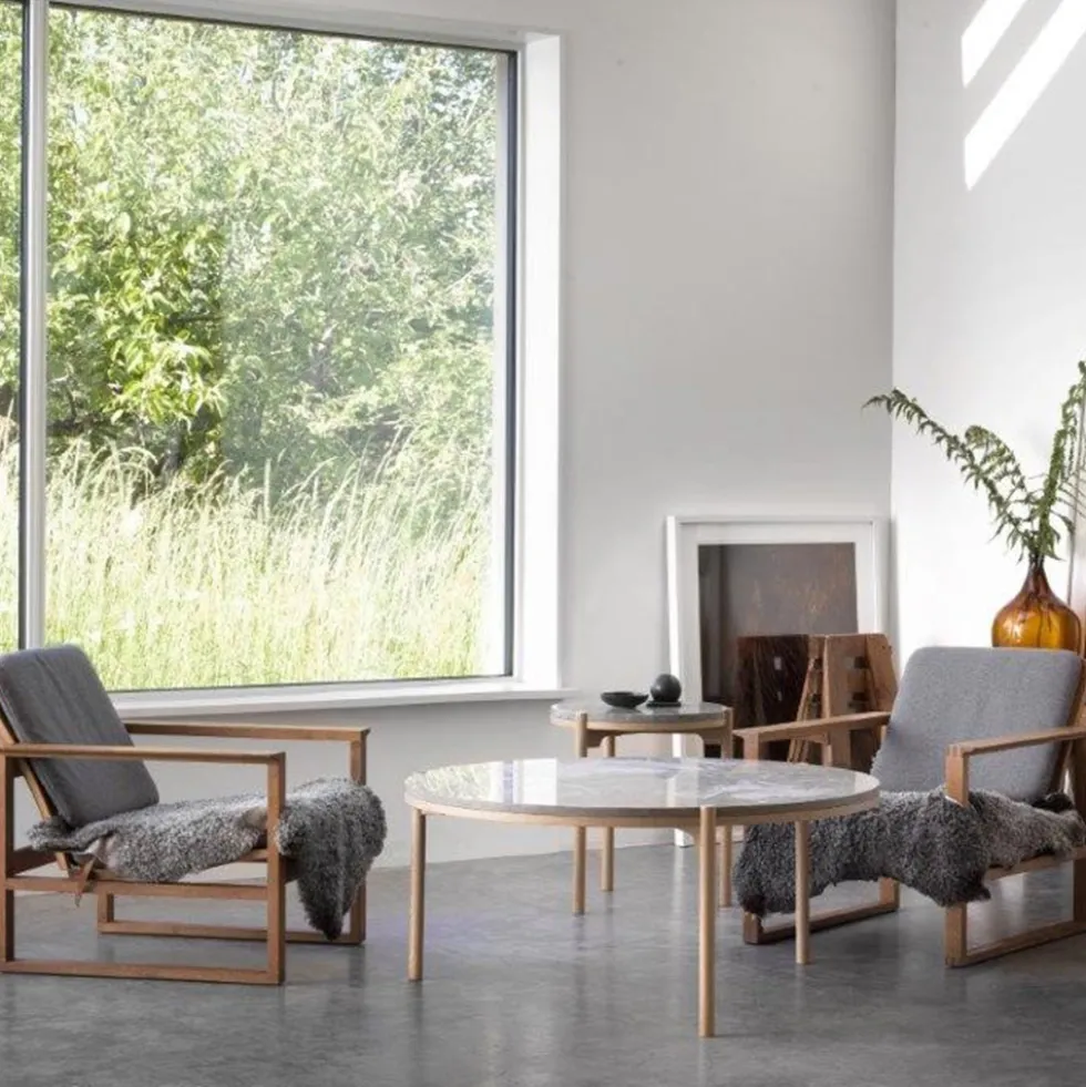 Volt vitrinskåp lågt beige