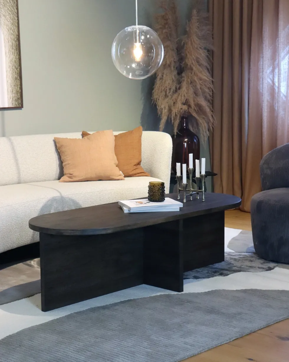X:et soffbord ovalt i massiv ek oval 150cm